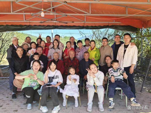 山之旅:健康秘诀大揭秘麻将胡了93岁余大爷登(图3) 山之旅:健康秘诀大揭秘麻将胡了93岁余大爷登(图3)