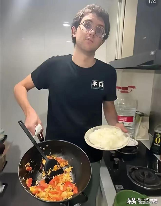 瘾了！有人学会拉面周边超市面粉被买空PG电子麻将胡了太搞笑！老外做中餐上(图4)