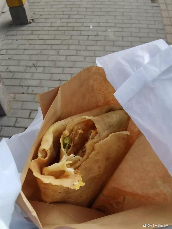 老公要5块钱买煎饼被拒自杀身亡老公太抠PG麻将胡了2模拟器太惨了！山东女子问(图2)