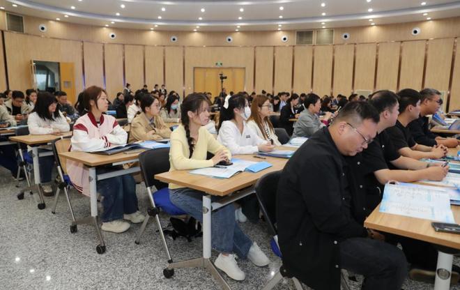 创新这场大会“健康多巴胺”直接拉满PG电子麻将胡了试玩慢病防控+科普(图4)