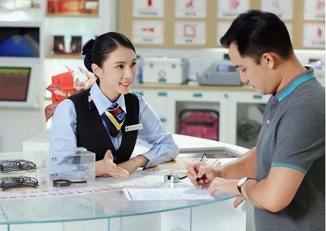 多吗？在国内算什么水平？银行员工直言不讳麻将胡了2模拟器试玩有100万存款的人(图1)